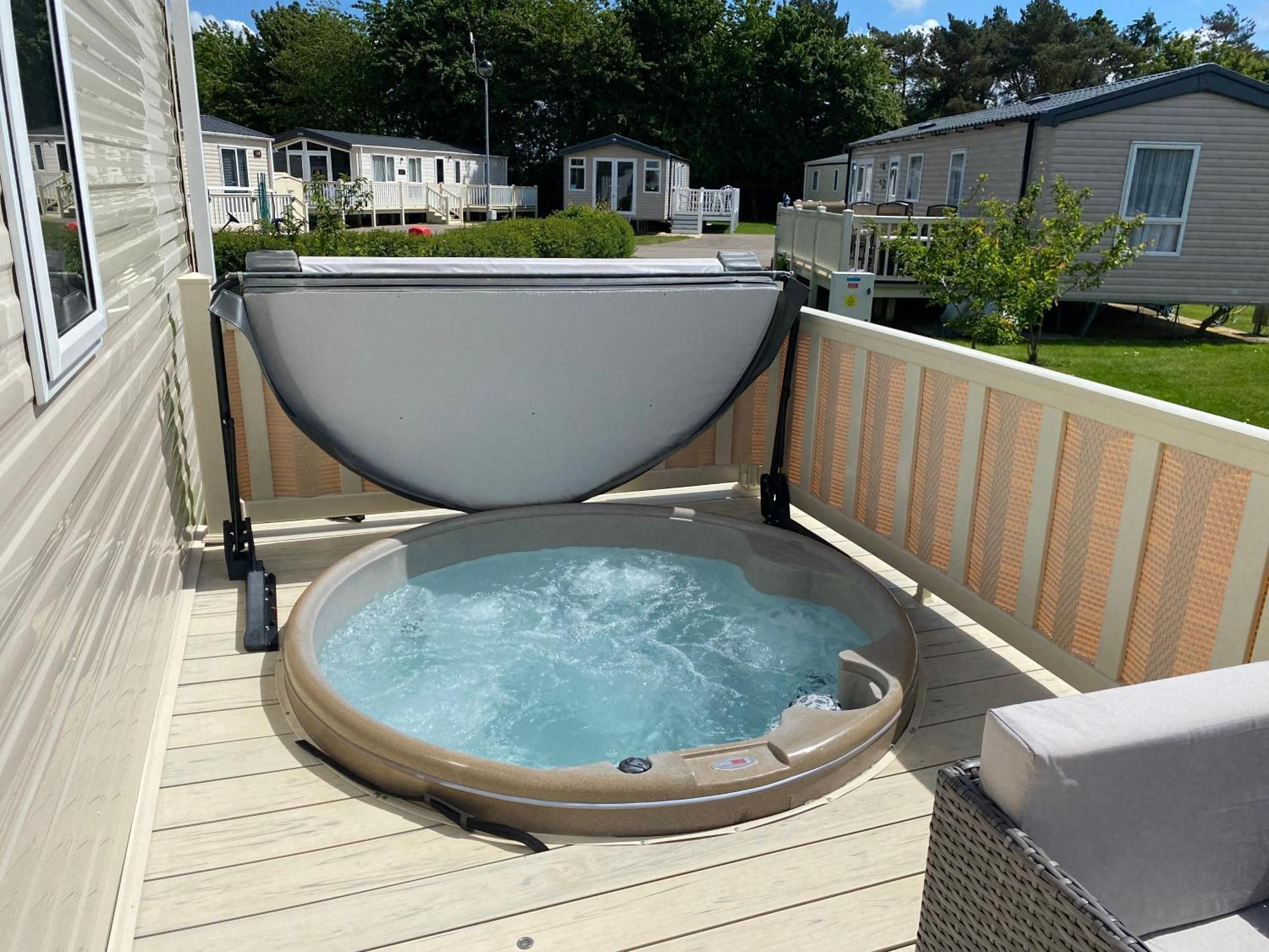 Tattershall Lakes Kingfisher Caravan 8 Berth With Hot Tub & Wifi Exterior foto